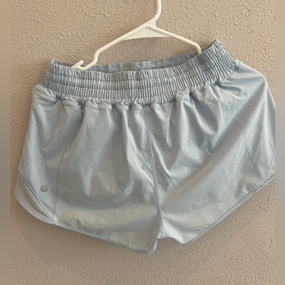 Lululemon Align shorts in 2.5” - Picture 3 of 4